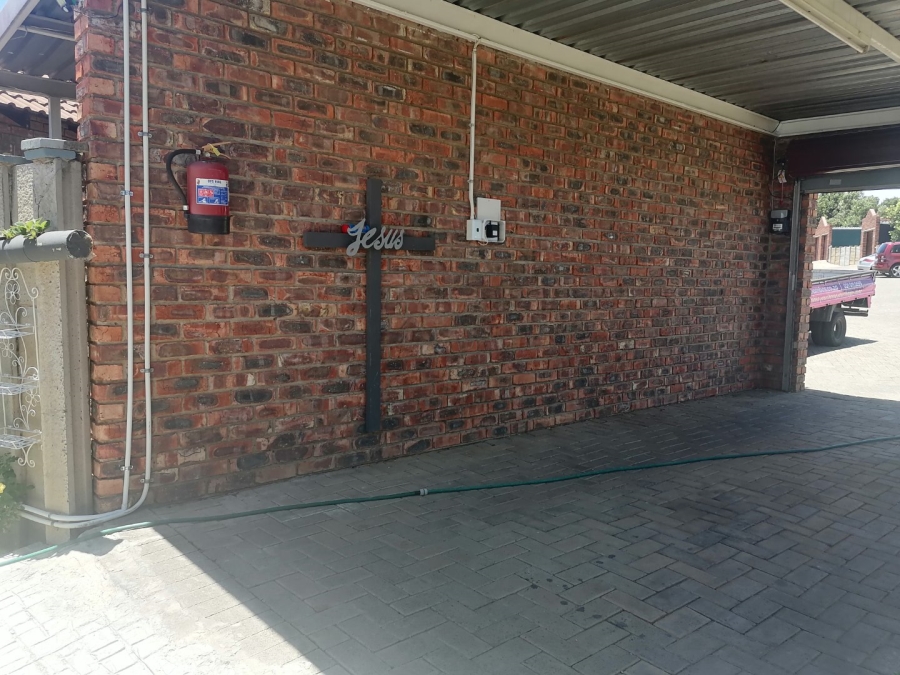 2 Bedroom Property for Sale in Fleurdal Free State